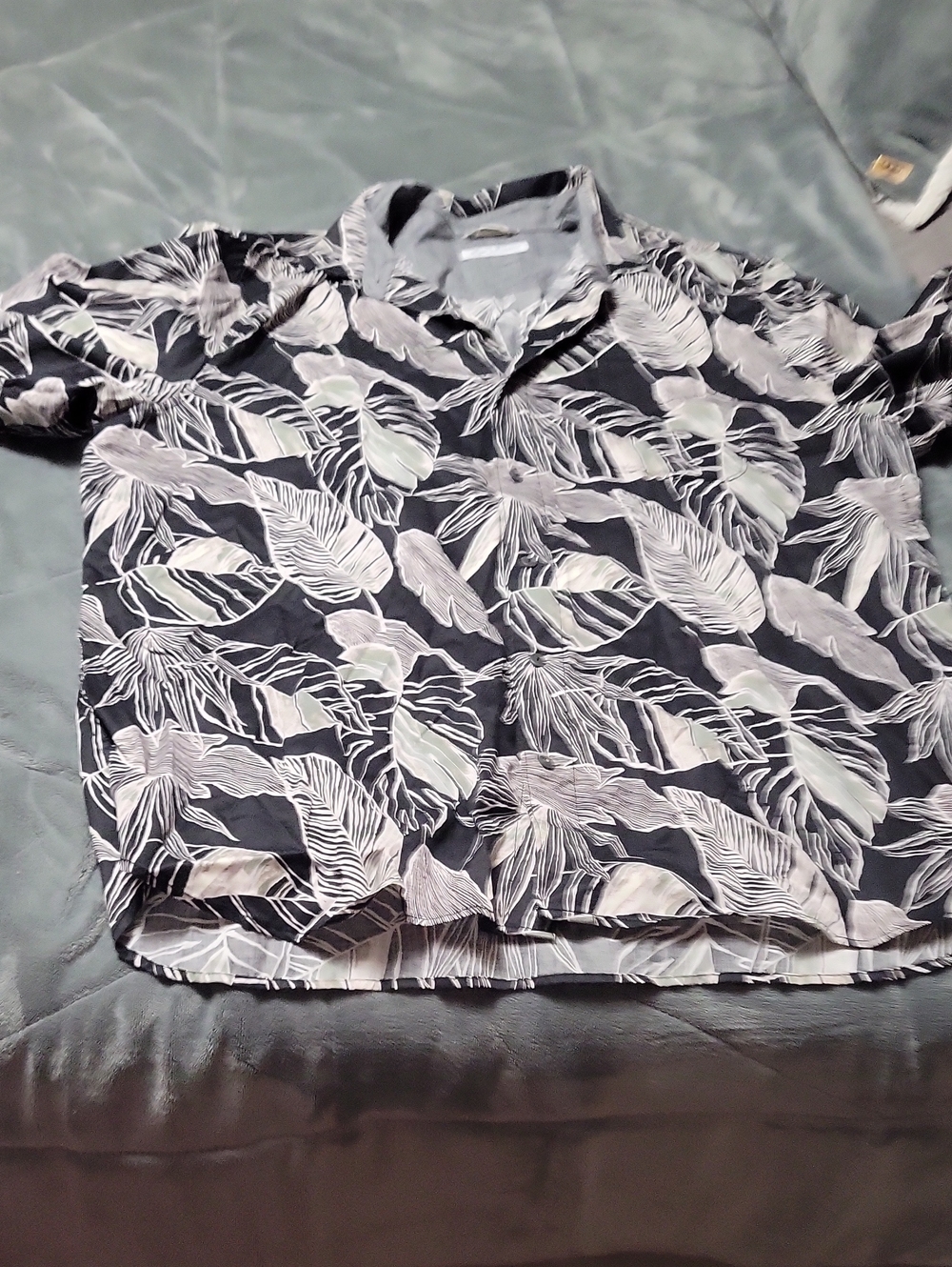 Tommy Bahama Black and White Leaf-Print Short-Sleeve Shirt Jacket